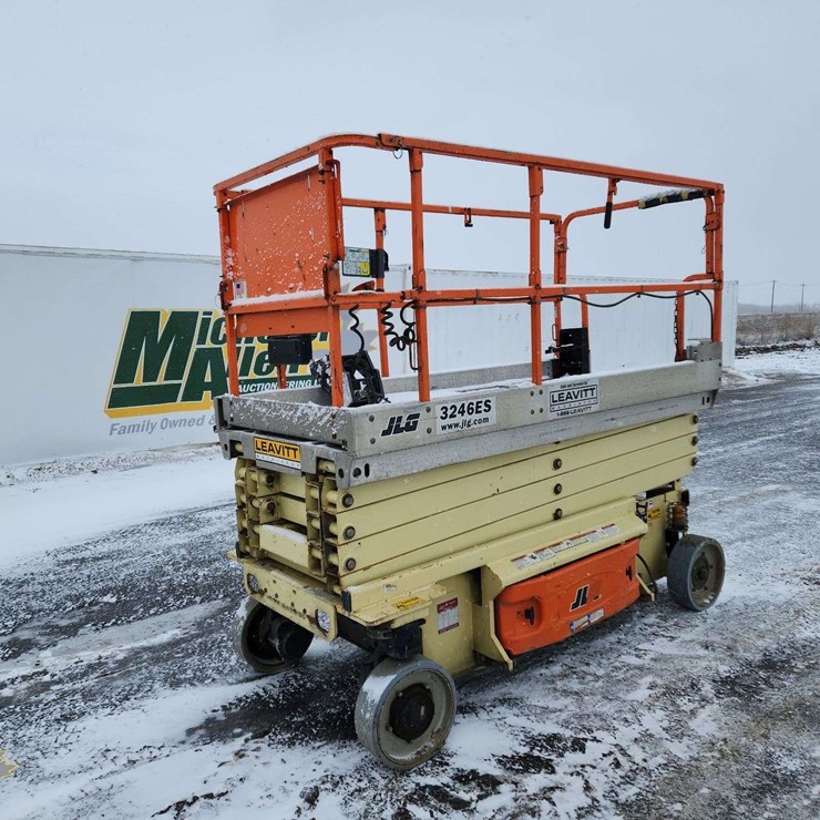 2014 JLG 3246ES