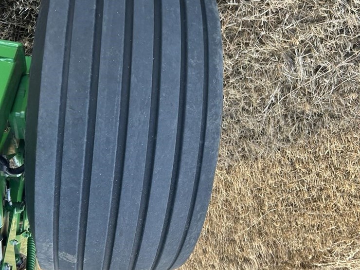 2019-john-deere-560m-image-30