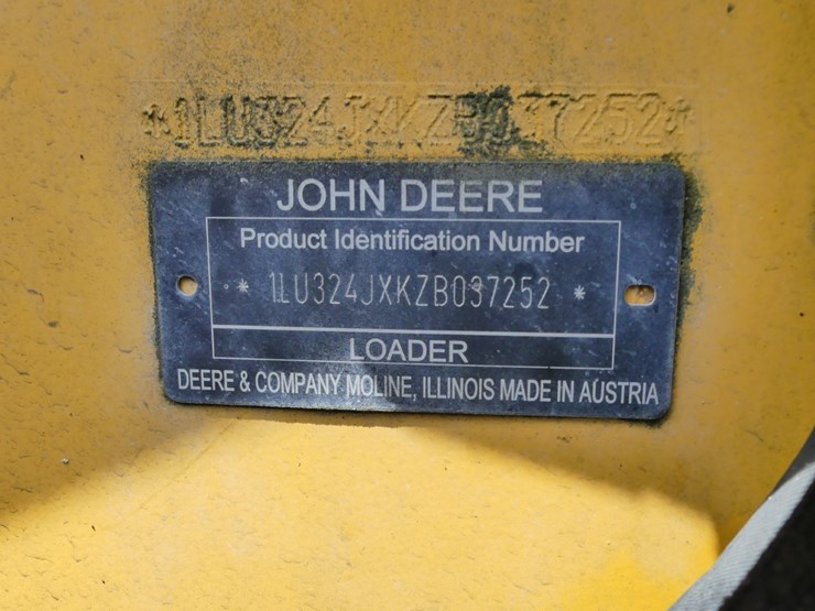 2014-deere-324j-image-16