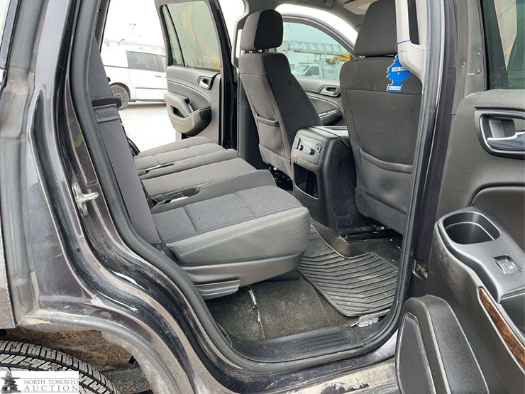 2017-chevrolet-tahoe-image-18