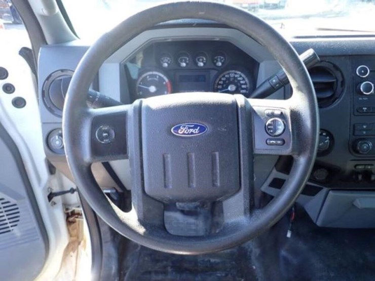 2016-ford-f350-xlt-image-13