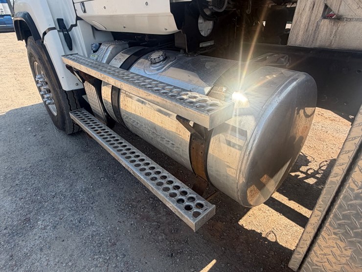 2016-western-star-4700-image-36