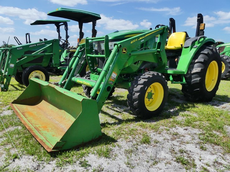 2019-john-deere-4044m-image-2
