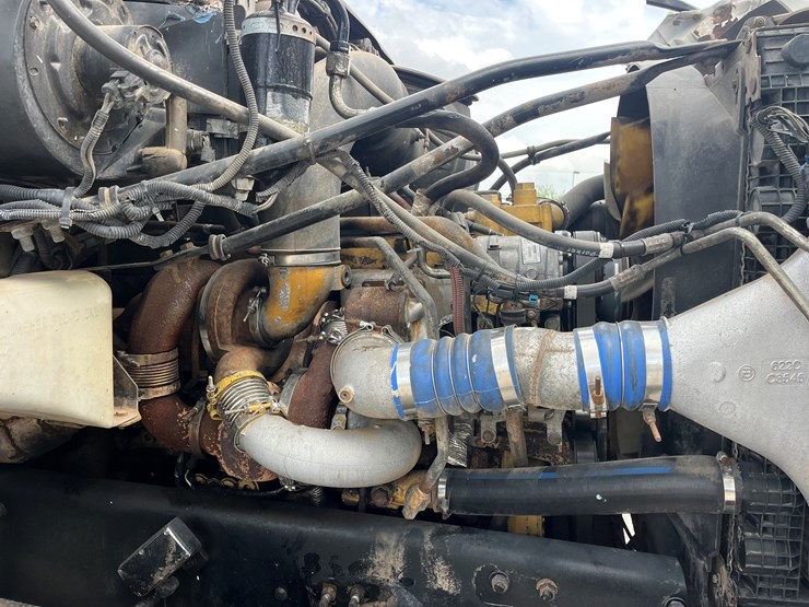 2005-sterling-lt9500-image-10