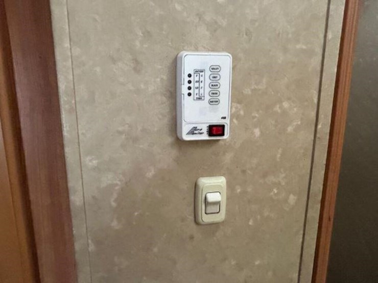 2010-gulf-stream-innsbruck-supreme-lodge-40tbs-t/a-image-75