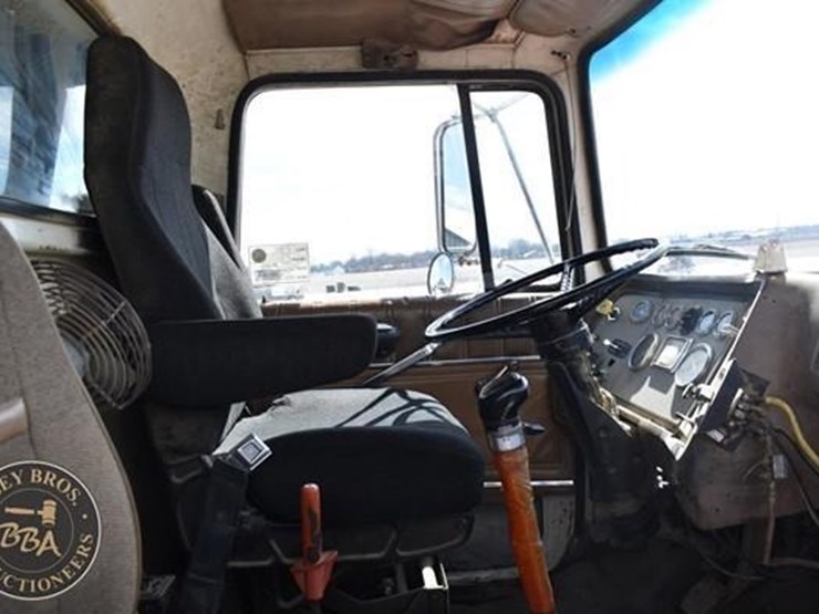 1988-ford-l8000-image-51