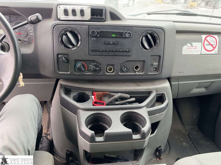 2011-ford-cargo-image-13