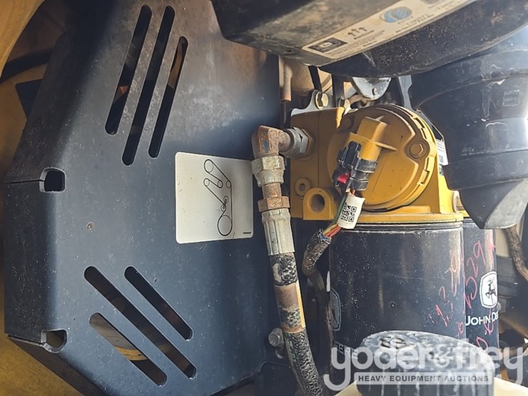 2022-deere-260e-image-90