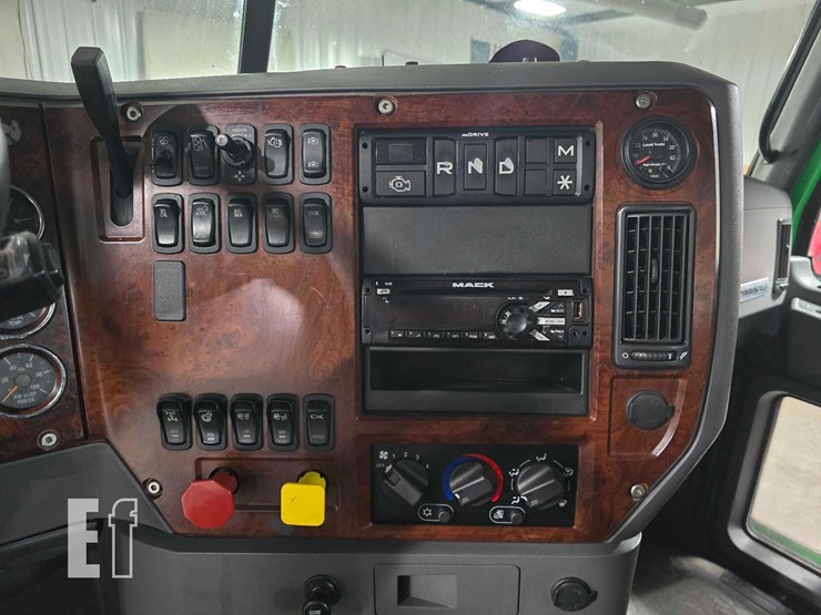 2017-mack-pinnacle-cxu613-image-14