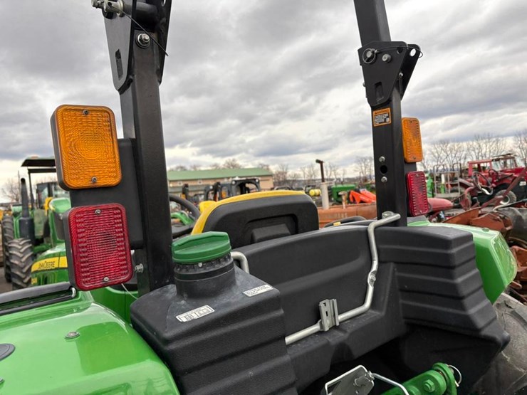 2019-john-deere-4044m-image-13