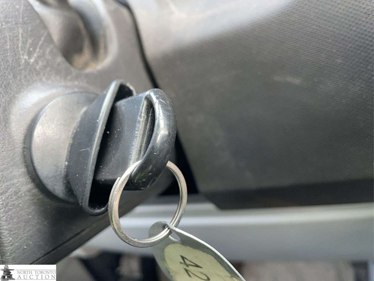 2014-ford-cargo-image-14