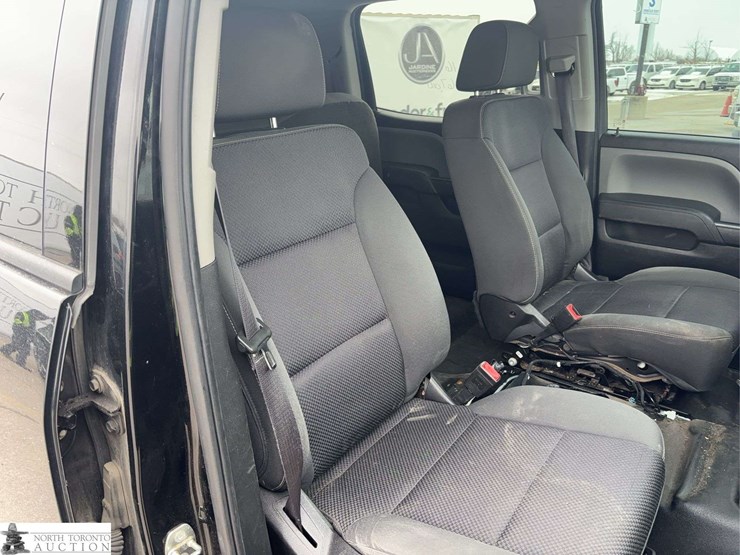 2016-chevrolet-silverado-2500hd-image-14