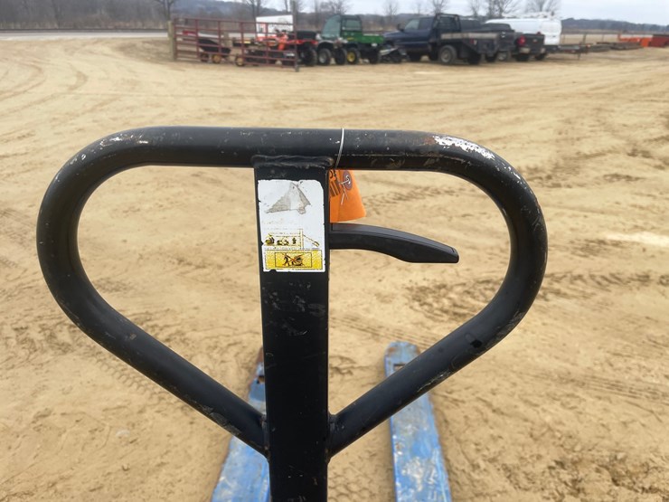#3918-•-lift-rite-5,500-lbs.-pallet-jack-image-9
