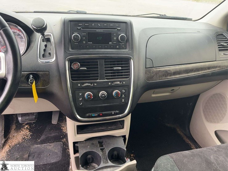 2011-dodge-grand-caravan-se-image-11