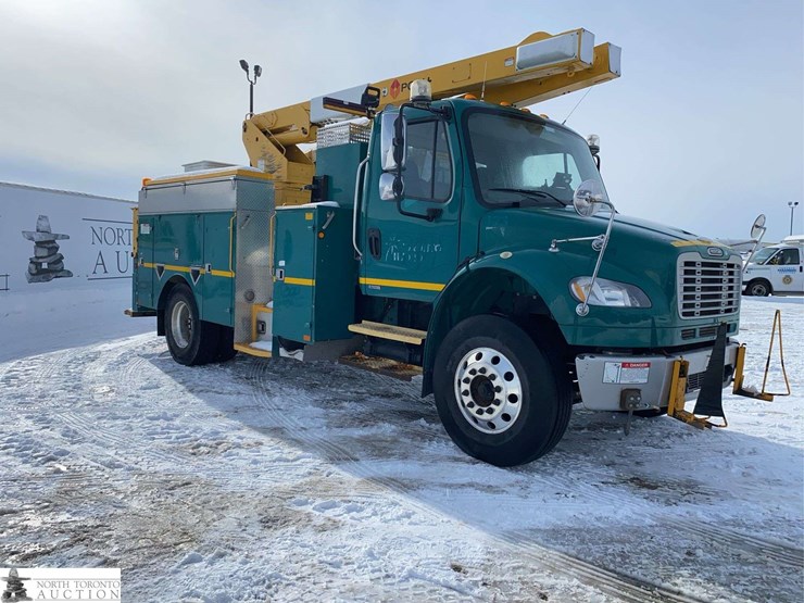 2010-freightliner-m2-106-image-8