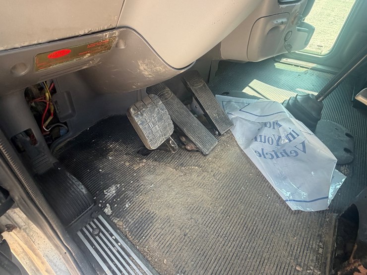 2009-peterbilt-367-image-44