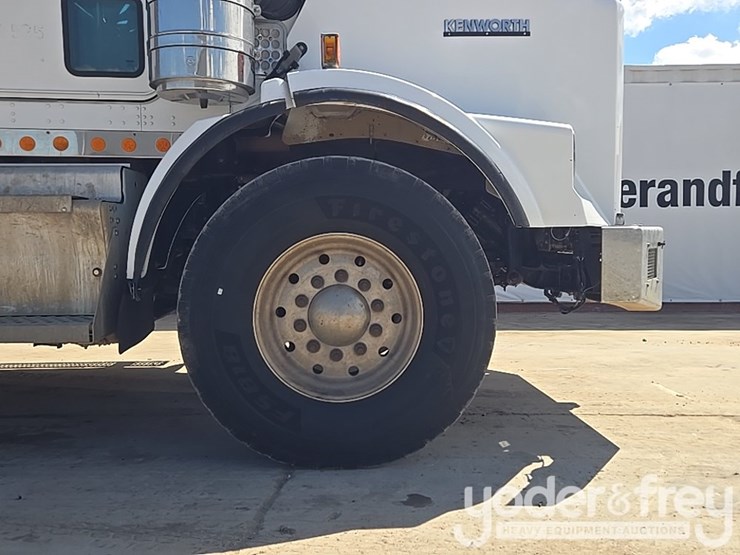 2014-kenworth-t880-image-19