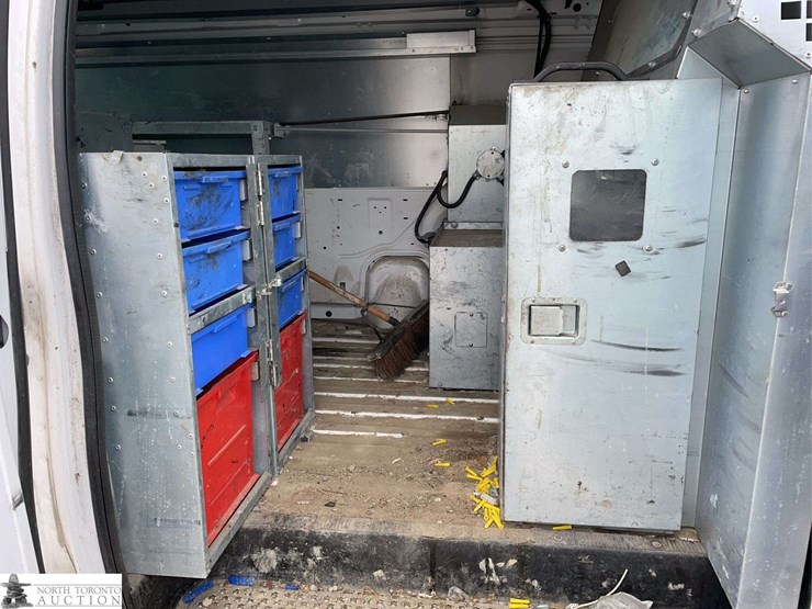 2012-ford-cargo-image-16