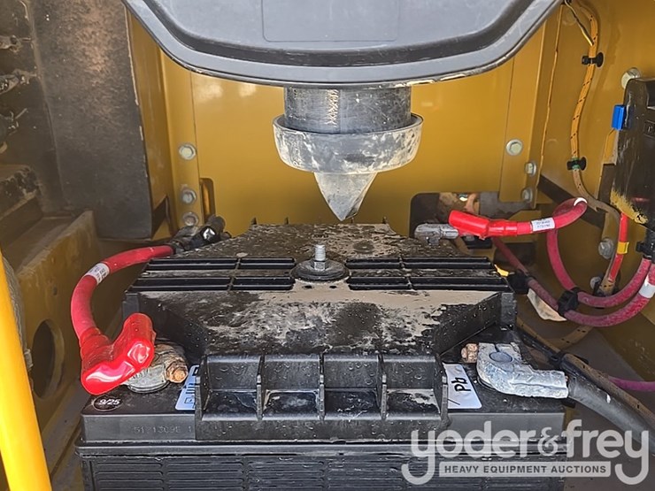 2019-caterpillar-336-image-31