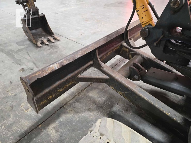 2013-hyundai-robex-35z-9-image-16