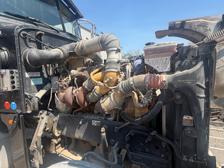 2009-peterbilt-367-image-58