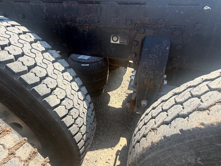 2009-peterbilt-367-image-25