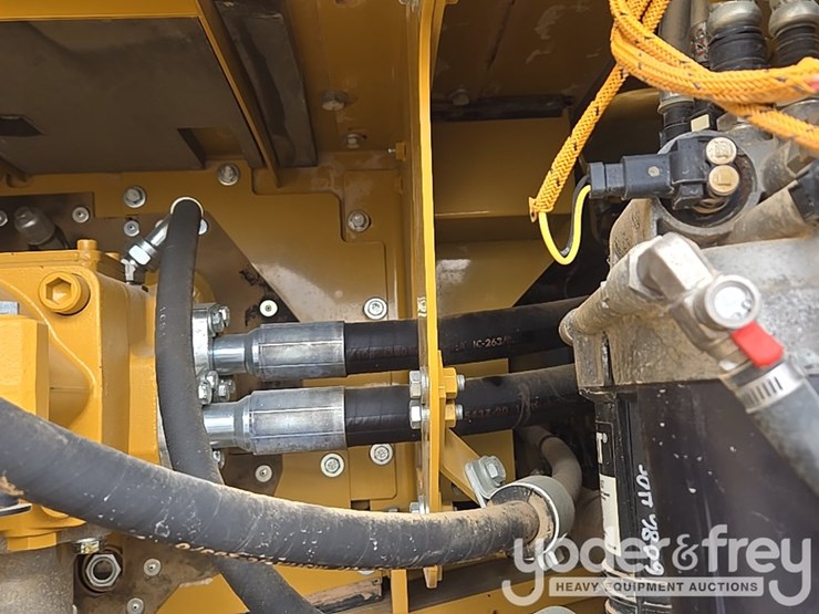 2019-caterpillar-336-image-82