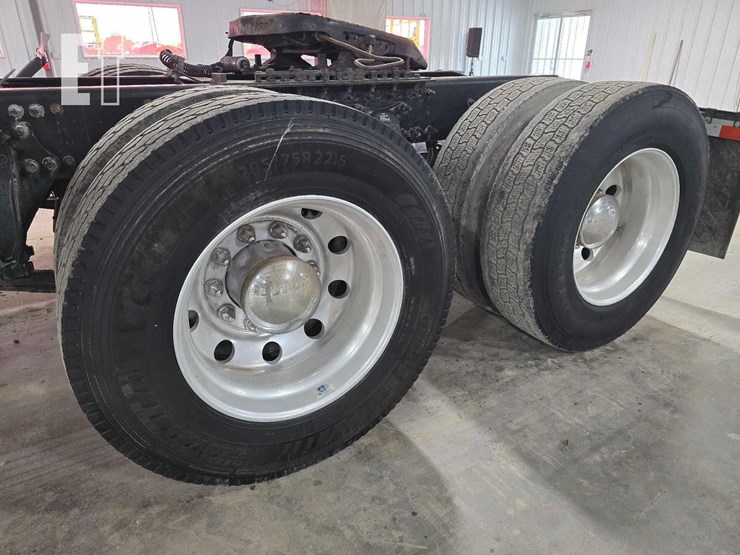 2016-freightliner-cascadia-125-image-28