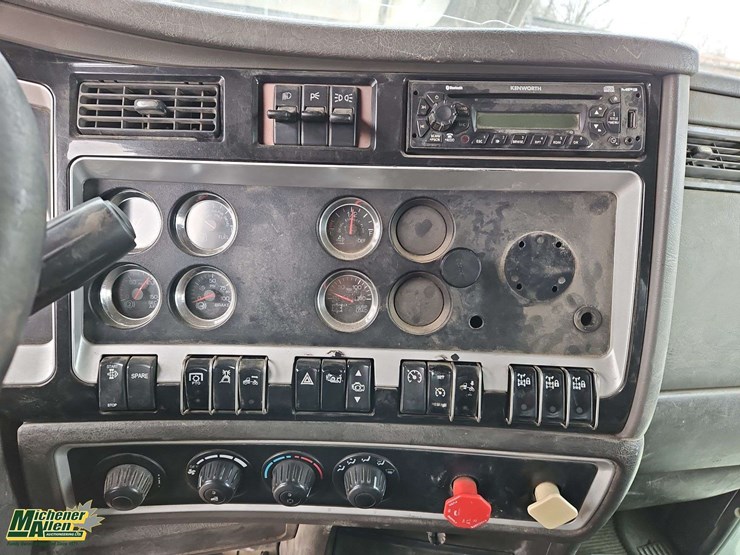 2013-kenworth-t800-image-28