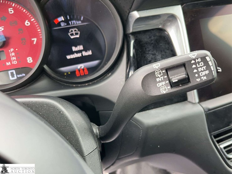 2024-porsch-macan-gts-image-23