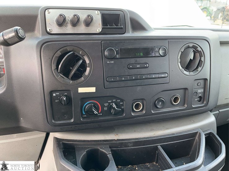 2011-ford-cargo-image-13