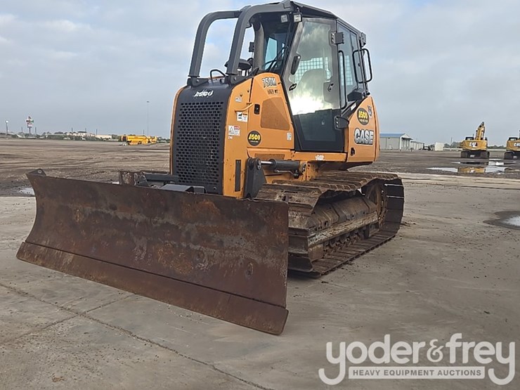 2016-case-750m-image-25