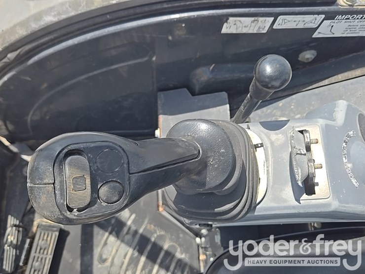 2022-deere-26g-image-70