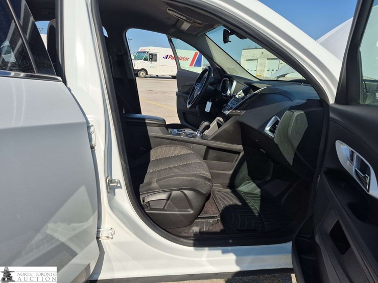 2016-chevrolet-equinox-ls-image-27