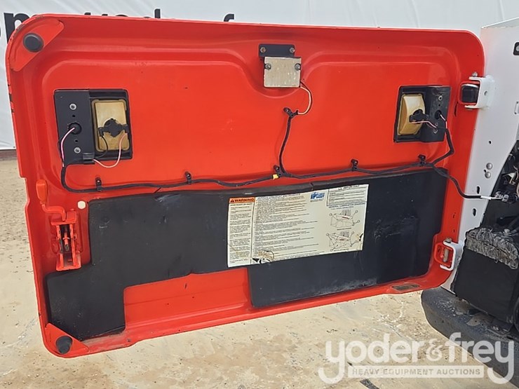 2021-bobcat-t740-image-41