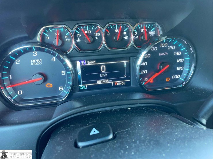 2019-chevrolet-suburban-image-12