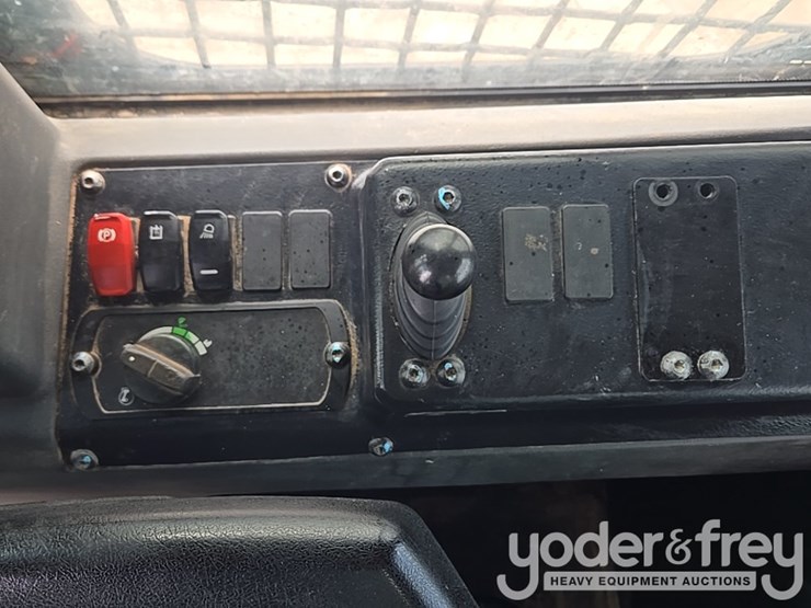 2021-caterpillar-d1-image-69