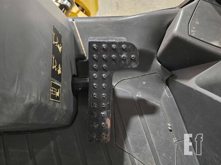 2022-caterpillar-416-image-30