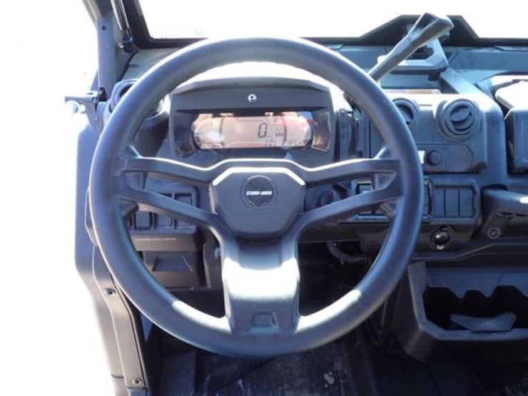 2022-can-am-defender-limited-hd10-4x4-side-by-side-image-13