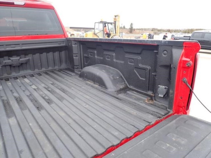 2022-chevrolet-2500hd-image-31