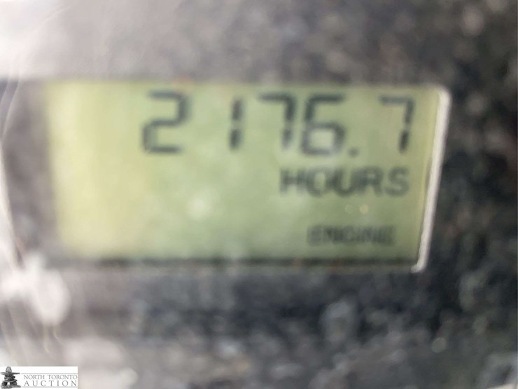 2010-freightliner-m2-106-image-14