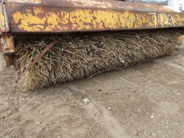 #7429-•-loader-hydraulic-broom-image-3