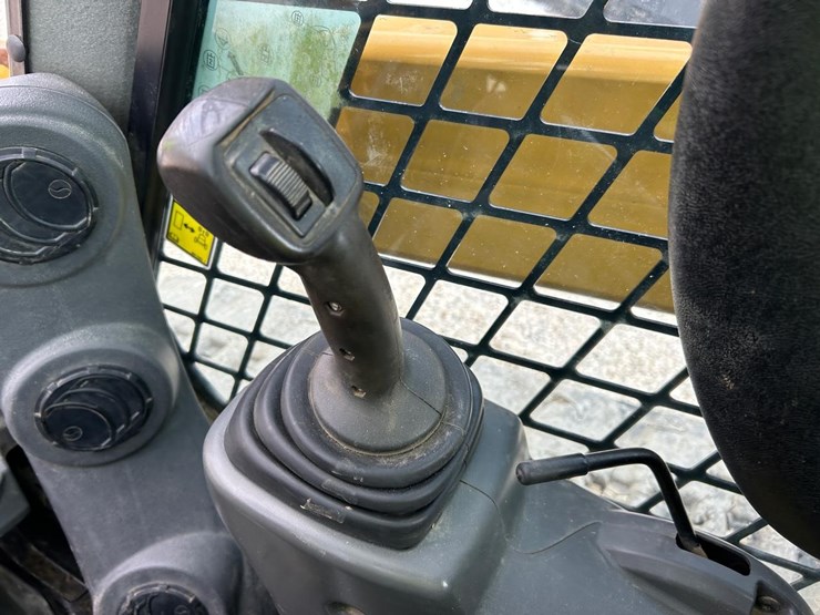 2016-caterpillar-289d-image-24