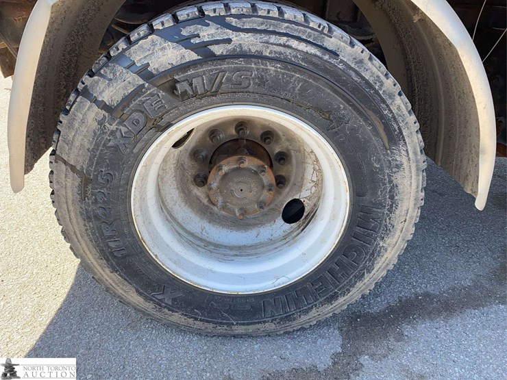 2016-freightliner-108sd-image-30