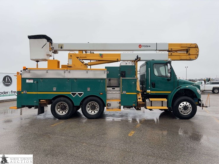 2011-freightliner-m2-106-image-3