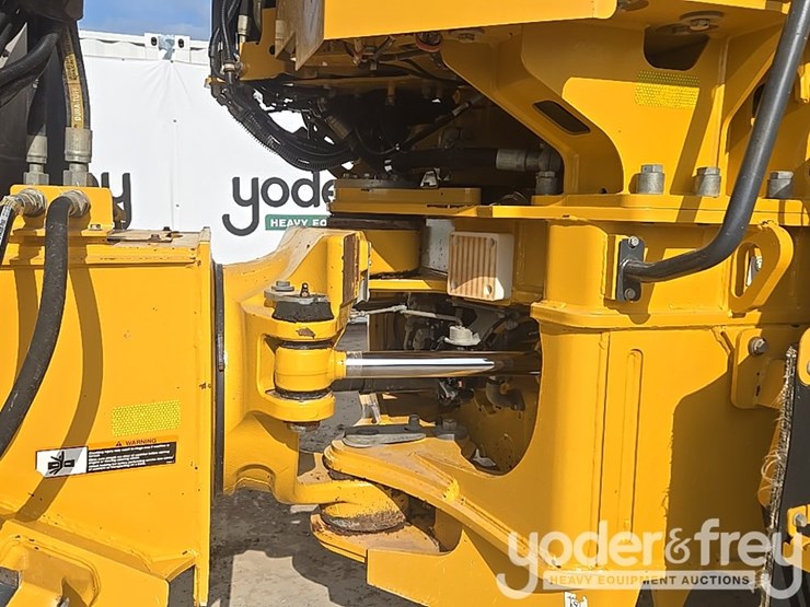 2022-deere-260e-image-40