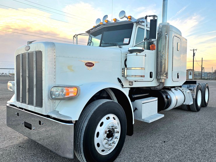 2012-peterbilt-388-image-2