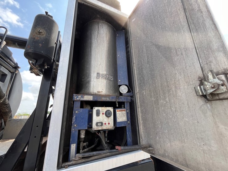 2020-kenworth-t880-image-25