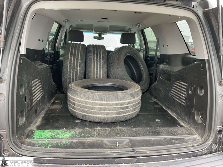 2015-chevrolet-tahoe-image-24