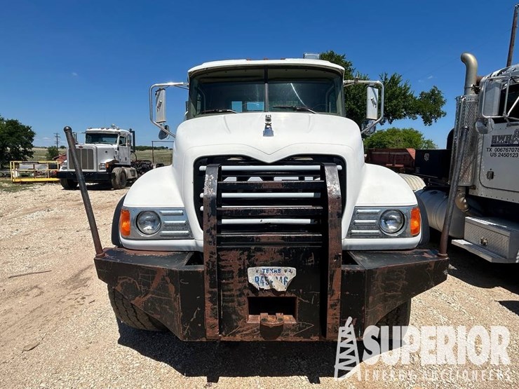 2007-mack-granite-cv713-image-14